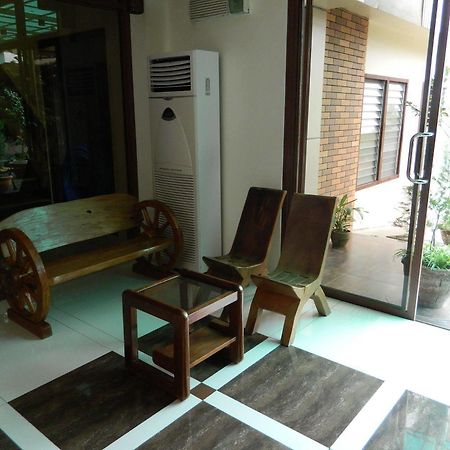 Qanaq Hotel Davao Exterior photo